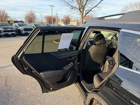 Used 2022 Subaru Outback Premium image 17