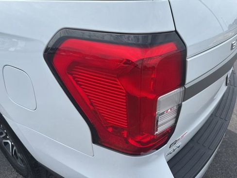 Used 2024 Ford Expedition Max XLT AWD/4WD image 10