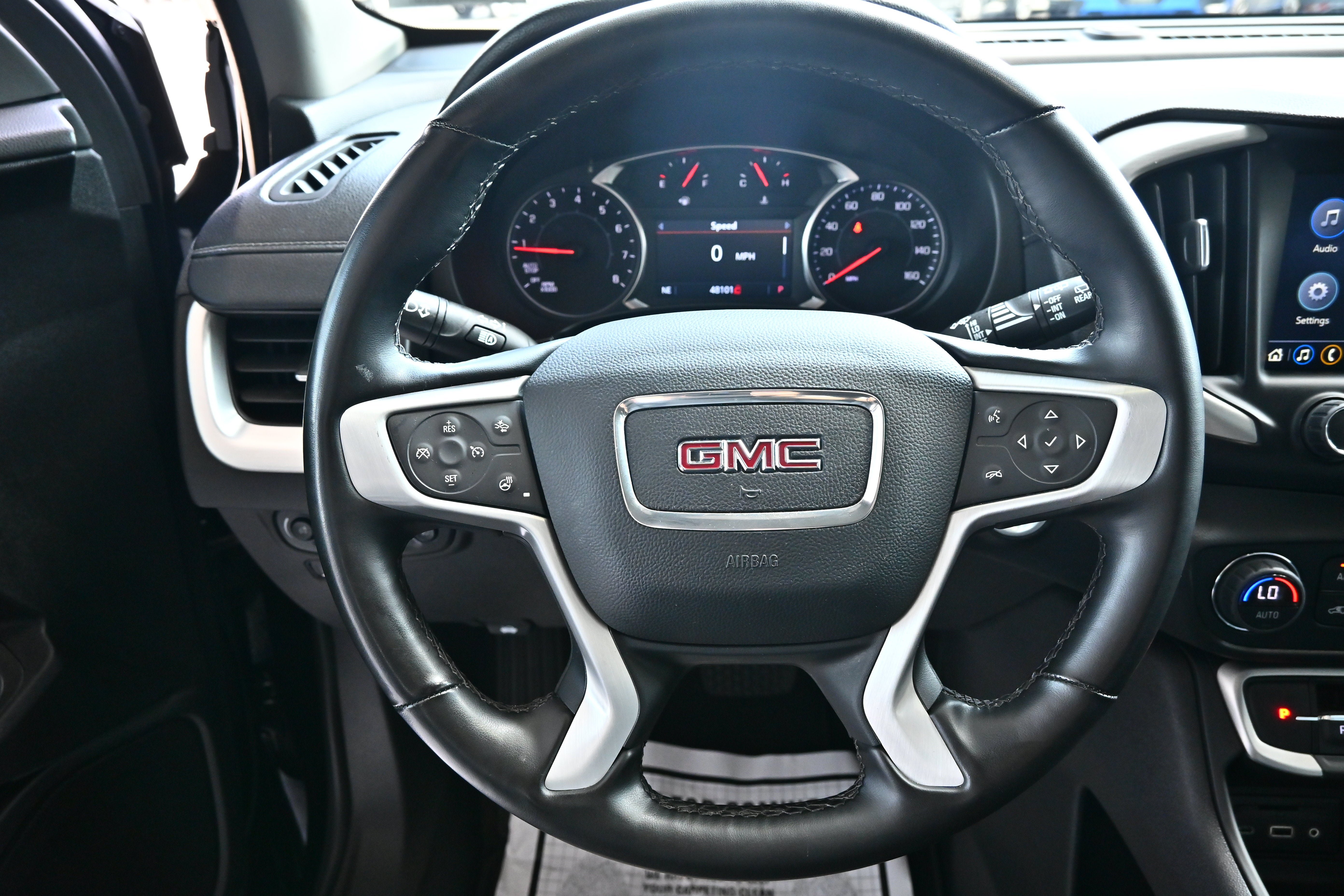 Used 2024 GMC Terrain SLT AWD/4WD image 18
