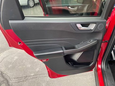 Used 2021 Ford Escape Titanium w/ Class II Trailer Tow Package image 16