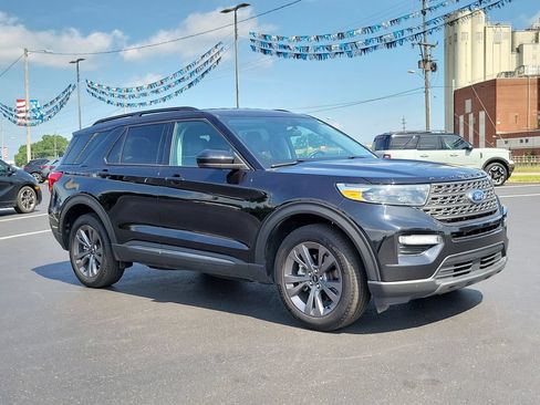 Certified 2024 Ford Explorer XLT w/ Equipment Group 202A AWD/4WD image 2