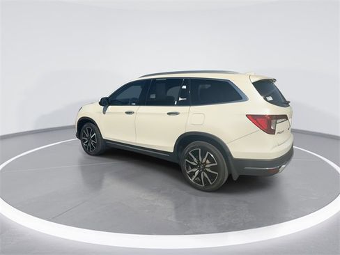 Used 2019 Honda Pilot Touring image 6