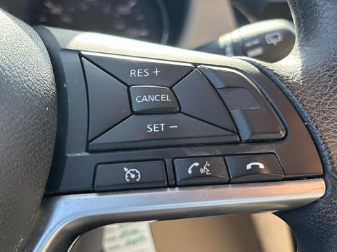 Used 2017 Nissan Rogue S image 27