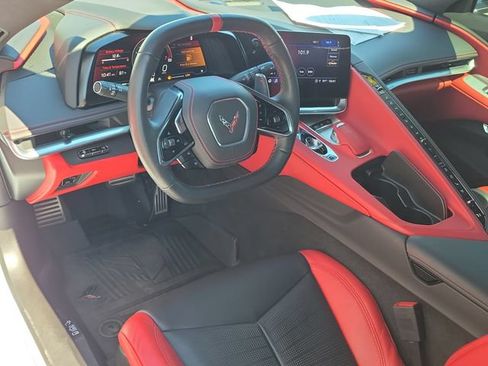 Used 2022 Chevrolet Corvette Stingray Premium Cpe w/ Z51 Performance Package RWD image 17