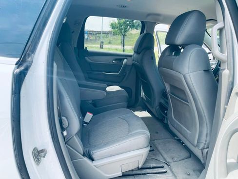 Used 2017 Chevrolet Traverse LT w/ Style and Technology Package FWD image 21