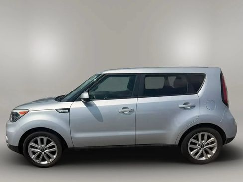 Used 2017 Kia Soul + FWD image 4