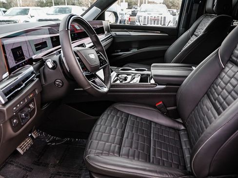 Used 2025 Cadillac Escalade V AWD/4WD image 21