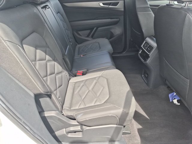 Used 2025 Volkswagen Atlas Cross Sport SE FWD image 29