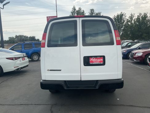 Used 2017 Chevrolet Express 2500 RWD image 10