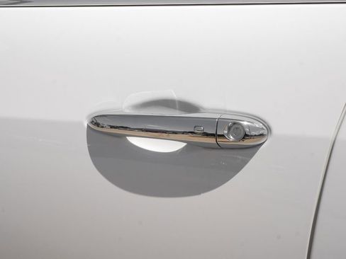 Used 2019 Maserati Levante image 45