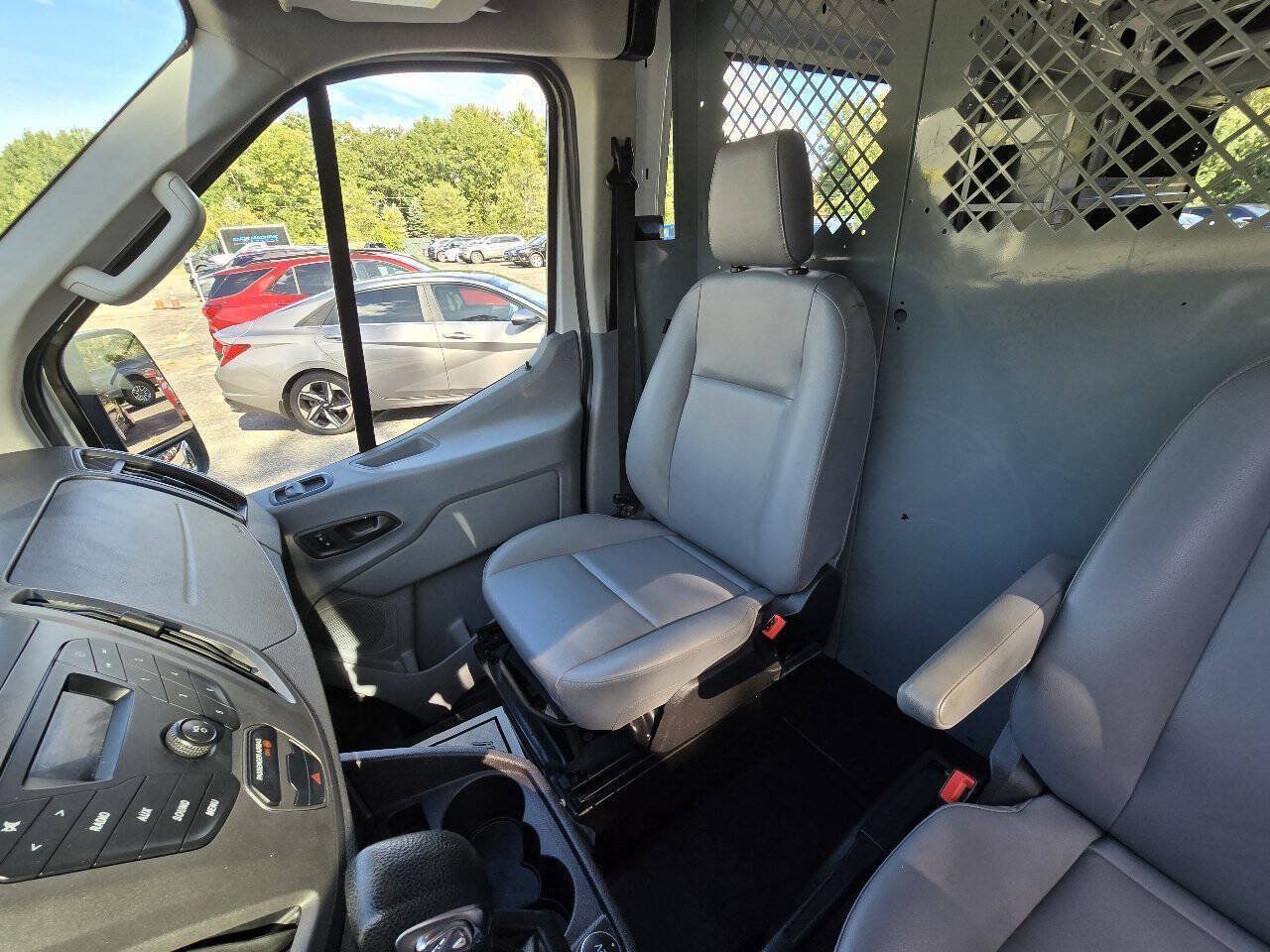 Used 2018 Ford Transit 250 148 Medium Roof RWD image 27