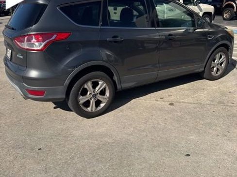Used 2016 Ford Escape SE w/ Equipment Group 201A image 4