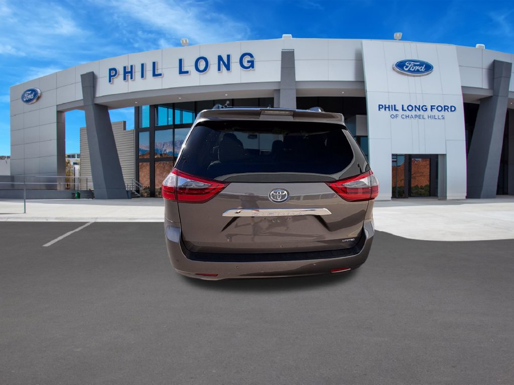 Used 2020 Toyota Sienna Limited Premium w/ Carpet Mat Package FWD image 4