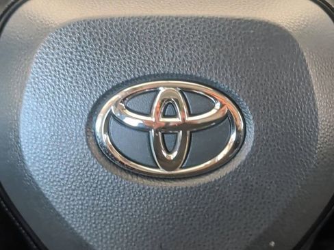 Used 2021 Toyota RAV4 LE image 5
