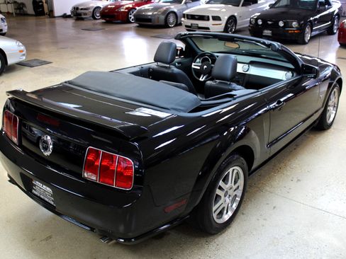 Used 2005 Ford Mustang GT image 28