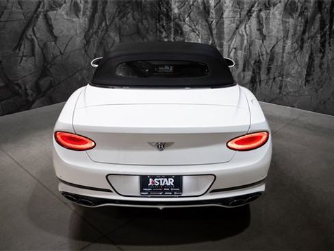 Used 2022 Bentley Continental GT image 17