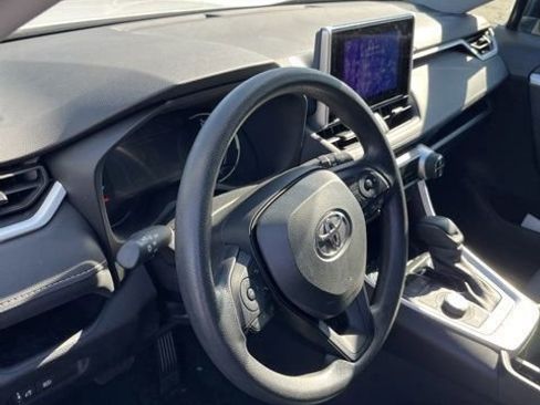Used 2025 Toyota RAV4 XLE AWD/4WD image 13