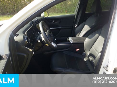 Used 2024 Mercedes-Benz GLC 300 4MATIC image 7