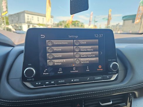 Used 2022 Nissan Rogue SV AWD/4WD image 23