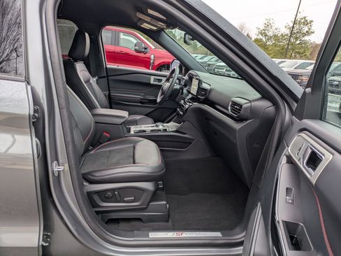 Certified 2024 Ford Explorer ST-Line w/ Class IV Trailer Tow Package image 40