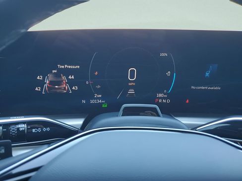 Used 2025 Cadillac Lyriq Luxury image 38