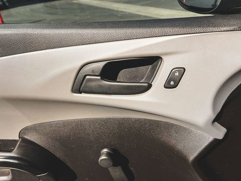 Used 2020 Chevrolet Sonic LT image 9