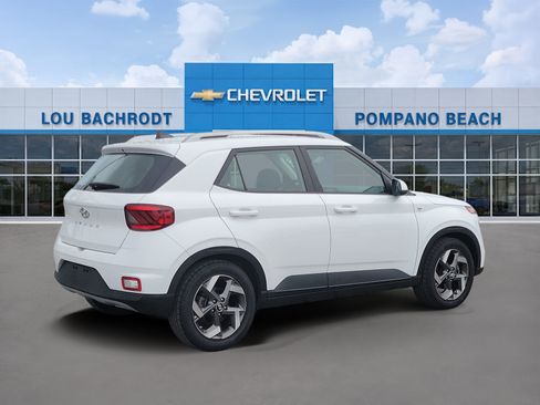 Used 2021 Hyundai Venue SEL FWD image 3
