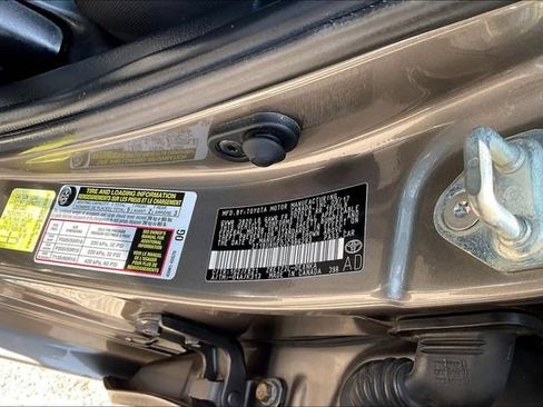 Used 2018 Toyota Corolla LE FWD image 32