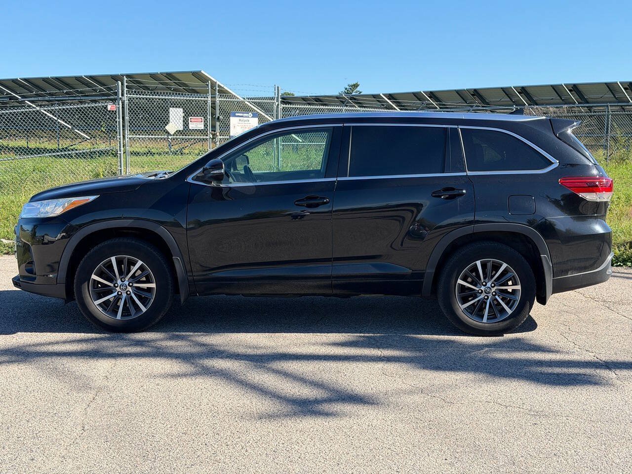 Used 2018 Toyota Highlander XLE AWD/4WD image 2