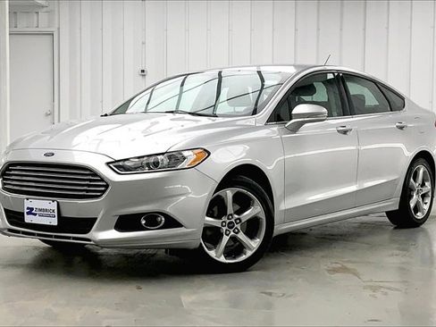 Used 2015 Ford Fusion SE w/ Equipment Group 201A image 2