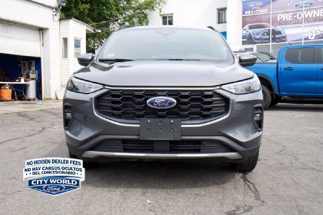 Used 2025 Ford Escape ST-Line Select AWD/4WD image 2