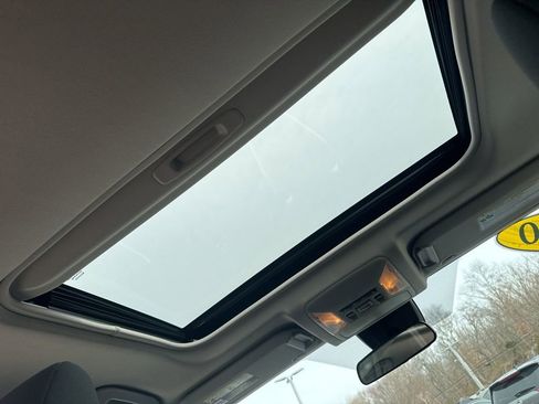 Used 2020 Toyota RAV4 XLE w/ Convenience Package image 9