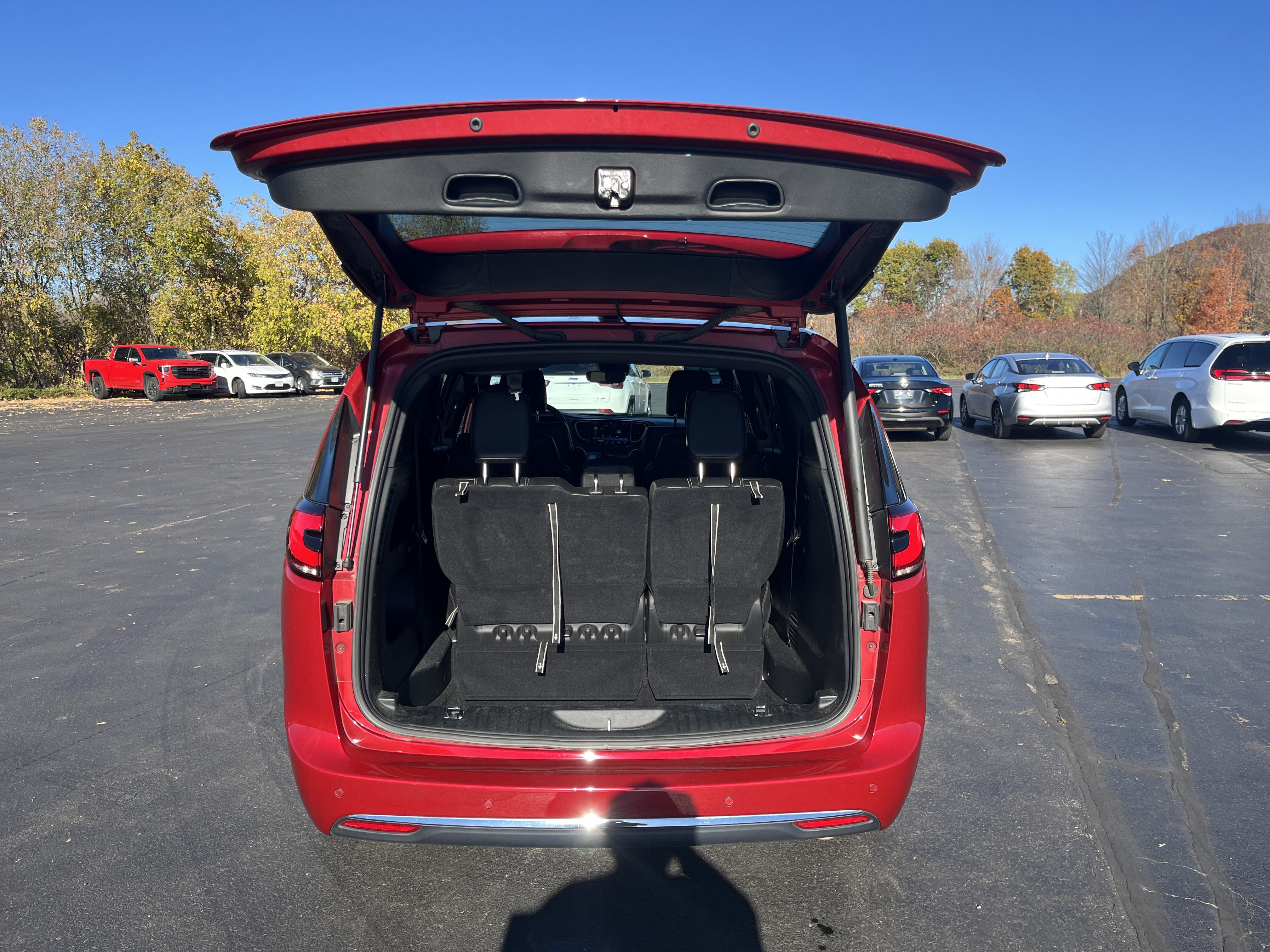 Used 2025 Chrysler Pacifica Select FWD image 10