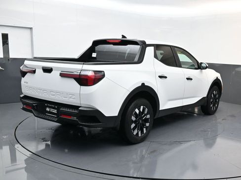 Certified 2025 Hyundai Santa Cruz SE image 4