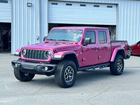 Used 2024 Jeep Gladiator Rubicon AWD/4WD image 2
