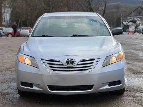 Used 2009 Toyota Camry LE FWD image 1