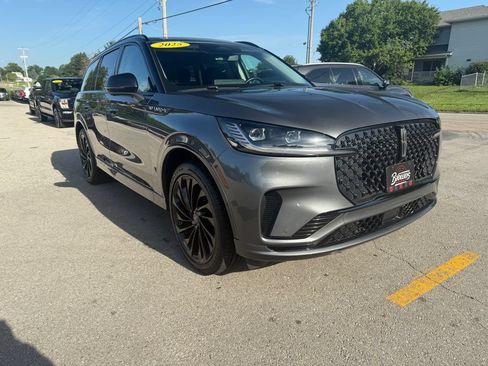 Used 2025 Lincoln Aviator Reserve w/ Equipment Group 201A AWD/4WD image 3