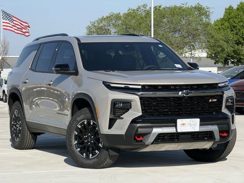 New 2026 Chevrolet Traverse Z71 w/ Enhanced Driving Package image 2