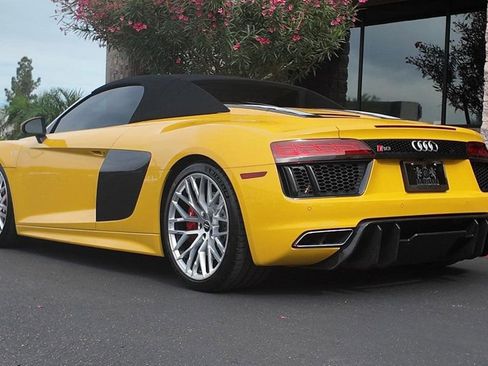 Used 2017 Audi R8 V10 w/ Carbon Exterior Package image 12