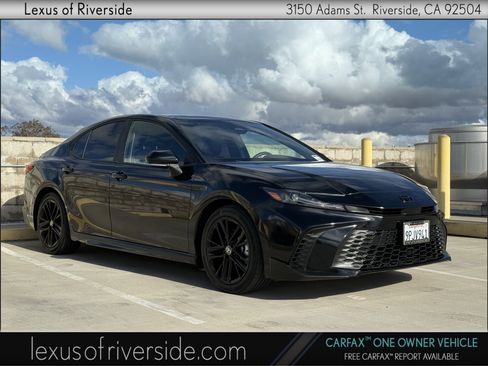 Used 2025 Toyota Camry SE w/ Convenience Package image 1