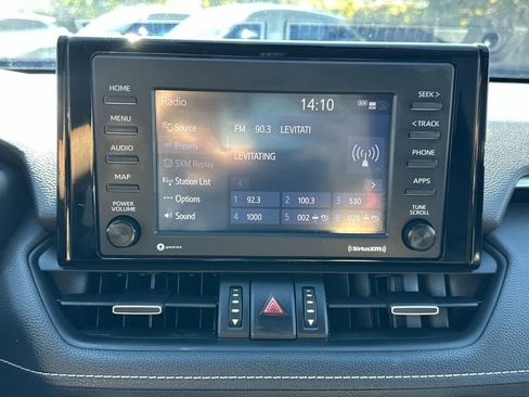 Used 2022 Toyota RAV4 XLE Premium image 24