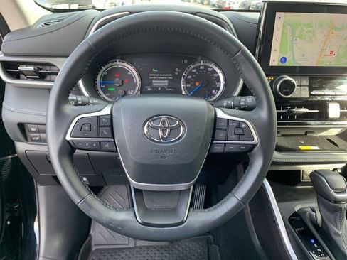 Used 2024 Toyota Highlander XLE image 25