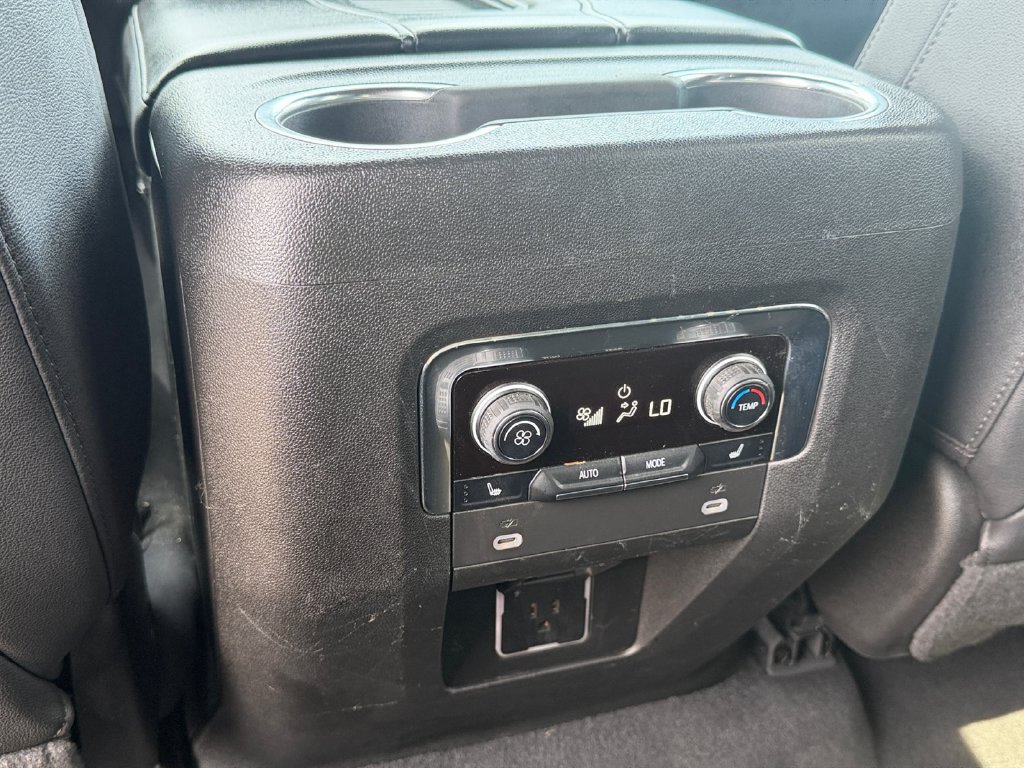 Used 2022 Chevrolet Tahoe Z71 w/ Luxury Package AWD/4WD image 19