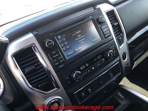 Used 2017 Nissan Titan SV image 14