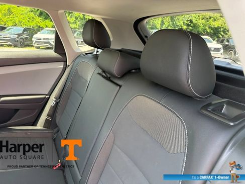 Used 2022 Volkswagen Taos SE FWD image 9