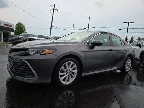 Used 2022 Toyota Camry LE w/ Convenience Package FWD image 3