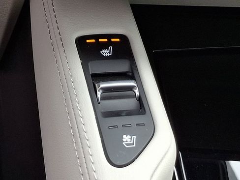 Certified 2025 Kia Telluride SX w/ SX Captain's Chair Package FWD image 27