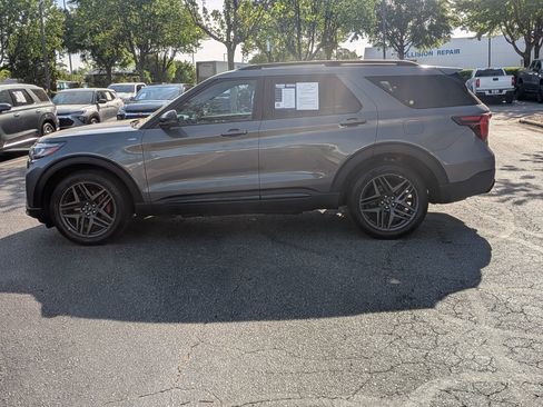 Used 2025 Ford Explorer ST-Line w/ ST-Line Street Pack AWD/4WD image 6