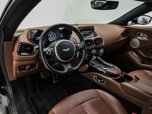 Used 2020 Aston Martin V8 Vantage Coupe RWD image 2