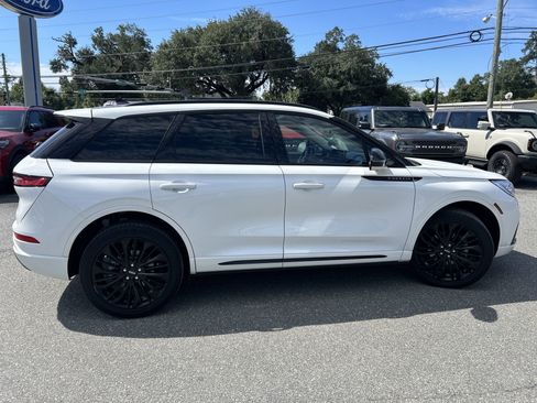 Used 2023 Lincoln Corsair Reserve w/ Equipment Group 201A image 8